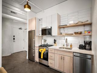 CozySuites NLG - Modern 1BR condo #29 - Minneapolis - 3