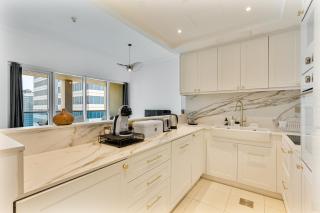 Lush 1BR with Canal View, 9 minutes to Dubai Mall - 3