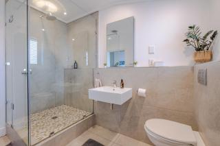 Hermanus Waterfront Studio Apartment , Modern and Cosy with Workspace - Hermanus - 5