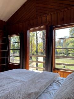 Vibrant Riverside Cabin Oasis Near Chipola River, Florida - - 1