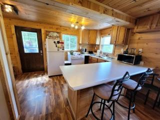 Cozy Lakeside Log Cabin with Kayaks & Arcade Access near Trails in Bitely, Michigan - 7