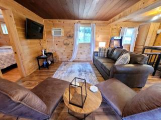 Cozy Lakeside Log Cabin with Kayaks & Arcade Access near Trails in Bitely, Michigan - Bitely - 3