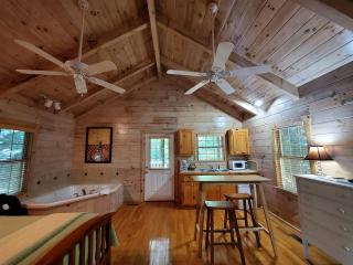 Tranquil Riverside Cabin Haven Near New River, Virginia - Galax - 2