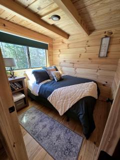 Incredible Modern Tiny Log Cabin near the Ammonoosuc River for a Romantic Getaway in New Hampshire - - 8