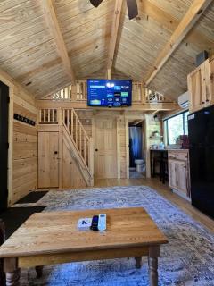 Incredible Modern Tiny Log Cabin near the Ammonoosuc River for a Romantic Getaway in New Hampshire - - 5