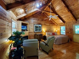 Peaceful Riverside Cabin Retreat Near New River, Virginia - 4