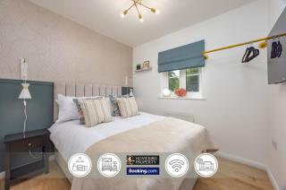 4 Cozy Double Bedroom House By Homebird Property Management Short Lets & Serviced Accommodation Leeds With Private Parking & Free WiFi - Leeds - 0