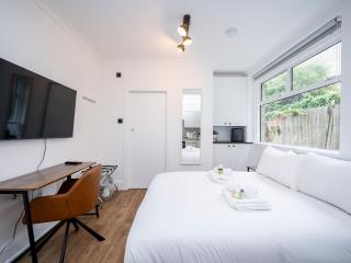 Pass the Keys The Nest Studio - Stylish Central Croydon Retreat - 3