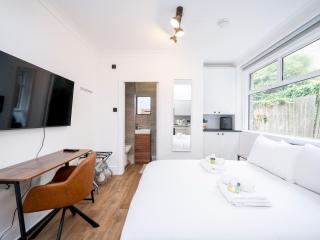 Pass the Keys The Nest Studio - Stylish Central Croydon Retreat - 7