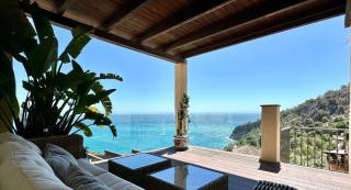 Beautiful House With Splendid Sea - La Herradura - 0