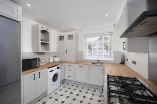 Stunning 1-bed Apartment in Lincoln City Centre by Renzo, Victorian Features, Free Parking! - Lincoln - 2