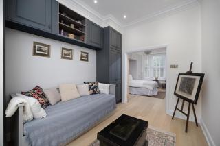 Stunning 1-bed Apartment in Lincoln City Centre by Renzo, Victorian Features, Free Parking! - Lincoln - 9