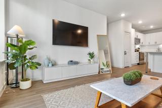 Luxury 3-BR Apartment - 5