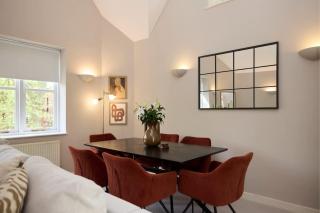 Chiswick Views & Space - Elegant 3BDR Duplex with Parking - 8