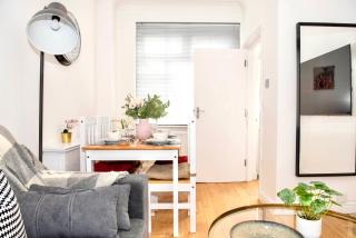 2 Bed Ground Floor Flat - Sleeps 6 & Free Parking - Portsmouth - 1