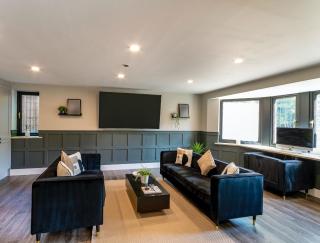 5 Bed Villa-Sleeps 10-Hot Tub-Bar & Pool table - 6