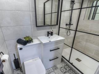 Luxury Villa with Spa Bar & Pool table 10 Guests - Doncaster - 4