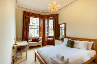 Historic 3BD Flat in Edinburgh Old Town - 0