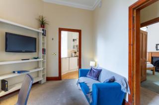 Historic 3BD Flat in Edinburgh Old Town - 5