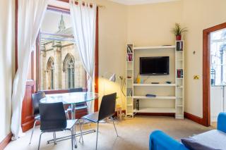 Historic 3BD Flat in Edinburgh Old Town - 2