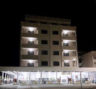 Hotel Italia - Golem - 0
