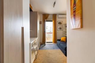 GuestHost - La Casa di Polly - 5