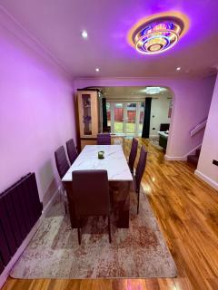 Spacious 3 Bed Home With Private Parking Close to MK Central - 6