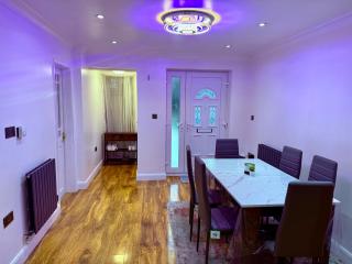 Spacious 3 Bed Home With Private Parking Close to MK Central - Haversham - 3