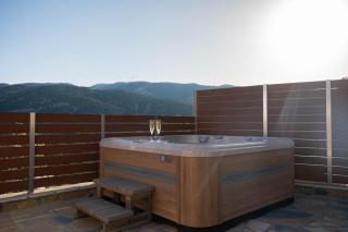 Amici Cottage with Outdoor Jacuzzi - 5