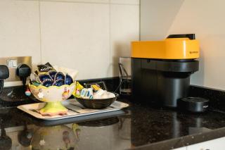 Hyde Park,3 min walk,Family home! 2 Bedrooms & 2 Bathrooms Apartment! Fantastic Location - 2