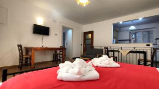 8 ospiti, 340 mt da Carlo Acutis, IDROMASSAGGIO e Doccia, ALL'OMBRA DI SANTA CHIARA, Piano Terra 2 ingressi 3 camere 2 bagni, Spazioso, Perfetto - La nostra Forza è la Presenza Live 24-24, MyAssisiSuite, più di un semplice Appartamento - MÓWIMY PO POLSKU - 4