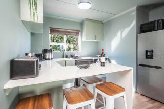 Beach Holiday Apartment - Big Bay, Cape Town - 6
