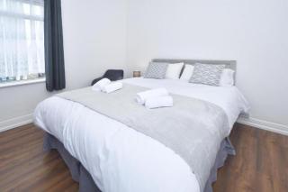Stylish 3bedroom near Stoke-on-Trent hospital - 9