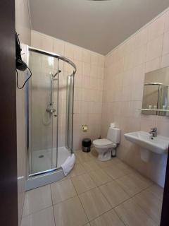 Shato Paradis Hotel - Irpin - 7
