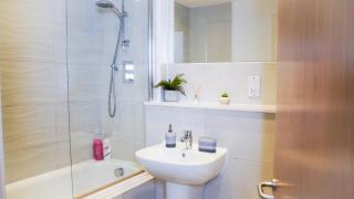 Manchester City Centre Apt with Balcony & Free Parking-2Nights minimum - 6