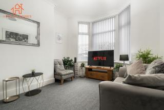 9 Guests, 4 Bedrooms, Modern Comfort in Bootle - 9