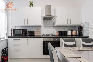 9 Guests, 4 Bedrooms, Modern Comfort in Bootle - Litherland - 3