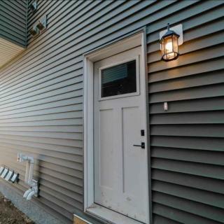 Cozy1-Bed Basement Suite in Southwest Edmonton - Edmonton - 0