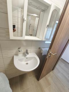 Gyöngyvirág Apartmanház - 8