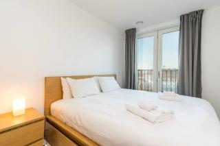 2BD Flat 4mins to Excel Centre Fast City Links - London - 9