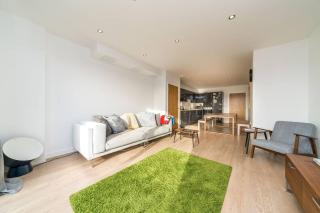 2BD Flat 4mins to Excel Centre Fast City Links - London - 8