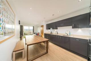 2BD Flat 4mins to Excel Centre Fast City Links - London - 4