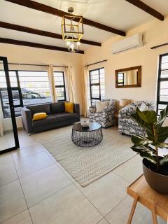 The Exec Home Self Catering Villa - Gaborone - 0