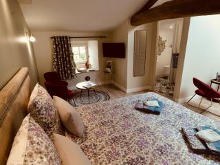 La maison du sculpteur à Tiffauges proche Puy du F - 8