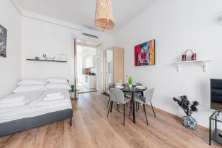 Karaván Courtyard Escape AC, Smart TV, Central Location - 9