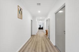 Emmanuel Retreat-Specialist Home in Wyndam Vale - Wyndham Vale - 6