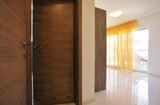 Spacious apartment sleeps 4 by the beach - 9