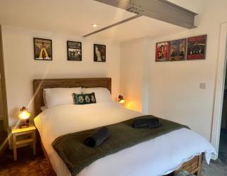 Modern MCR 3BR Home Games 2 Baths Sleeps 8 - Manchester - 1