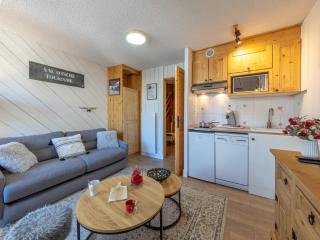 Studio agréable avec mezzanine, balcon et proche commodités à Val-d'Isère - FR-1-694-296 - 2