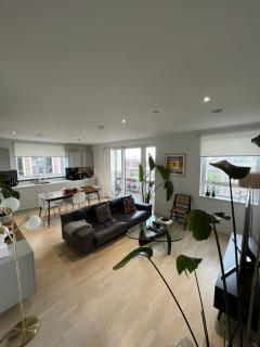 Elephant Park Apartment Room - 6
